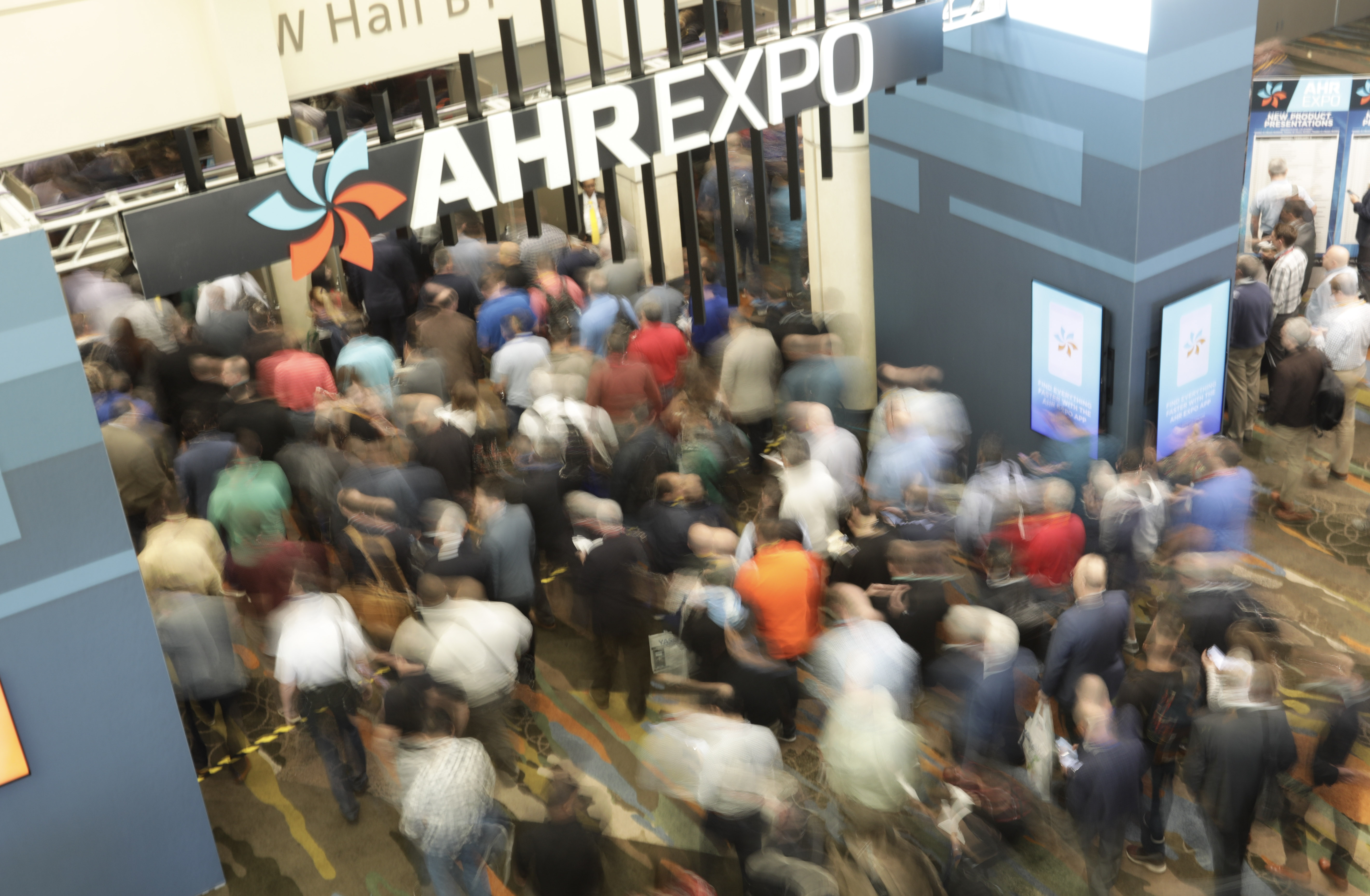 crowd at ahr expo